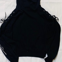 黒セーターの画像