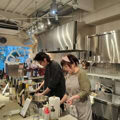 【餃子バル】餃子とお酒が自慢のおしゃれな店　スタッフ募集（ホール・キッチン）の画像