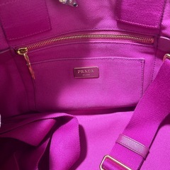 PRADA カナパの画像