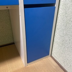 IKEA　学習机　デスクの画像