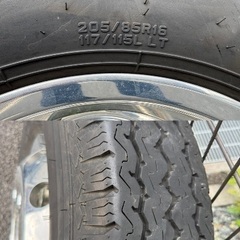 2トントラック鏡面アルミホイール＋タイヤ6本フルセットの画像