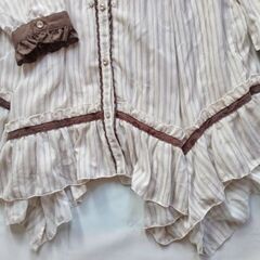 axes femme ふわふわフリル ロングブラウス 五分袖くらい Mサイズ の画像