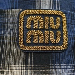 完売品　miumiu ミュウミュウ シャツ 長袖 チェック柄 刺繍ロゴの画像