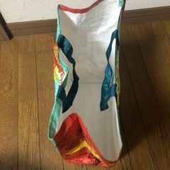 アメリカのポリ製手提げと、紙袋の画像