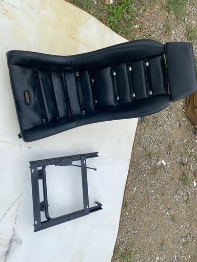 AUTOLOOK オートルック ワイド・ローポジ エアレーション ヘッドレスト付 復刻レプリカ FRPフルバケットシート １脚分 旧車・当時物