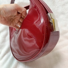 【新品！未使用】 赤 エナメル バッグの画像