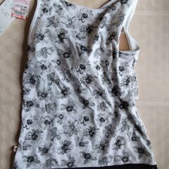 カップ付きタンクトップ★新品タグ付き★Мの画像