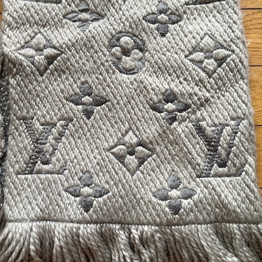 ルイヴィトンのマフラー