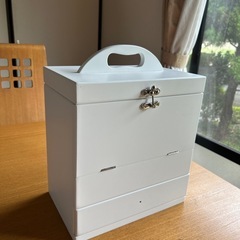 新品未使用メイクボックス三面鏡白の画像