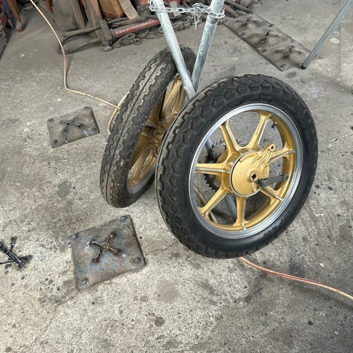 z250用タイヤホイールセットです
