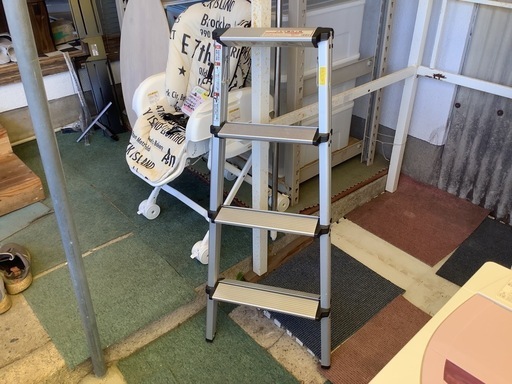 【リサイクルサービス八光】幅47.5cm　アルミ製　4段脚立　4段踏み台