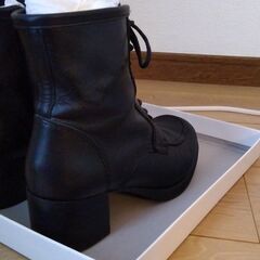 黒い編み上げブーツ　あしながおじさんの画像