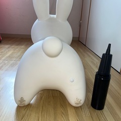 ミッフィー　乗り物　子ども　汚れあり　空気入れ付き　自宅まで乗りに来れる方のみ　おもちゃの画像