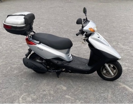 中古ヤマハアクシストリート125cc・曲る・止まる、点く、暖まる、問題なく走ります。ハンドルヒーターなど付属多数。引取り希望・下見歓迎