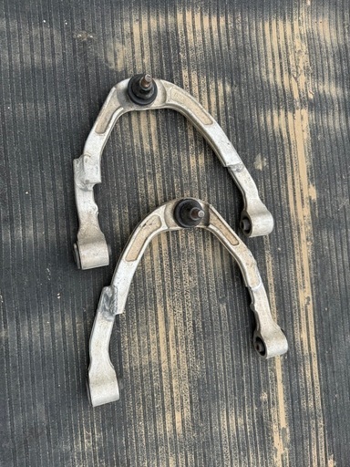 Z33 アッパーアーム