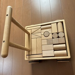 積み木入り手押し車の画像