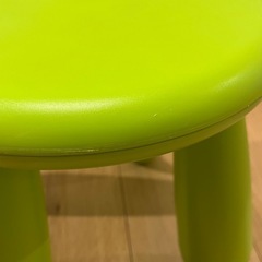 IKEA MAMMUT 子供椅子　グリーンの画像