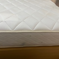 ベッドとマットレスの画像