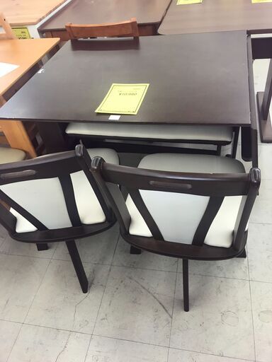 伸縮ダイニングセット　幅(W)900～1200mm × 奥行(D)750mm × 高さ(H)715mm