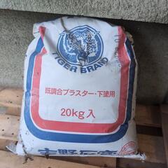 吉野石膏既調合プラスター、下塗り用。