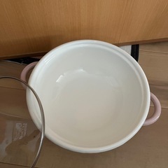 可愛い色の鍋の画像