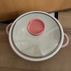 可愛い色の鍋の画像