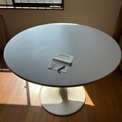 IKEA テーブルの画像