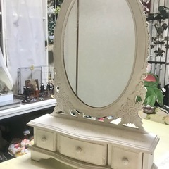 アンティーク風なドレッサー　卓上タイプ