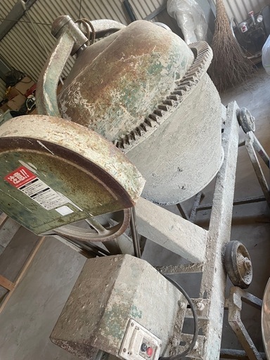 トンボ　　コンクリートミキサー