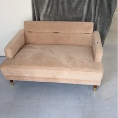 【値下げしました】2人掛けソファ　（全体幅115.5㎝×奥行75㎝×高さ80㎝）脚木製　クション　LOWYAベルベット調　no2924の画像