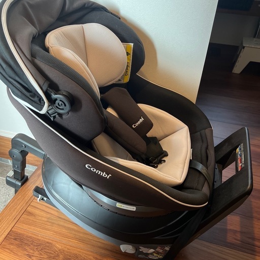 Combi チャイルドシート　クルムーヴ　　エッグショック　ISOFIX