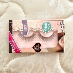 つけまつげ