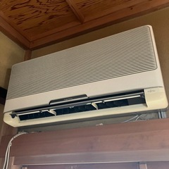 エアコンと室外機。