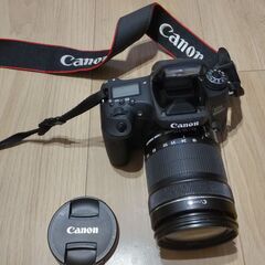 Canon EOS8000D