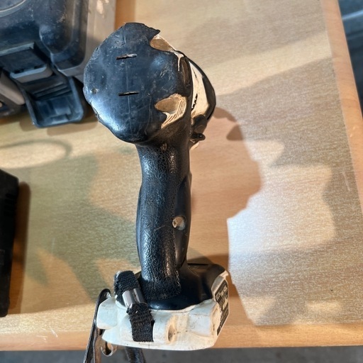 日立　コードレス　インパクトドライバー　14.4V