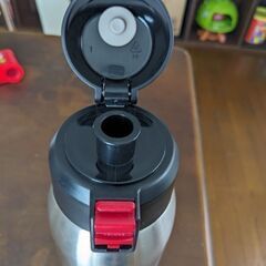 【お取り引き中】🙆トップバリュー水筒1.6リットル🤗キレイな未使用品⭕1000円🖐️😊の画像