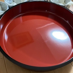 5個の蓋付お椀のセットと大きな容器のセットの画像