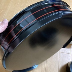 5個の蓋付お椀のセットと大きな容器のセットの画像
