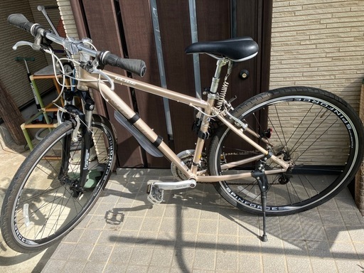 自転車 クロスバイク お譲りいたします。 GIANT GLIDE R3 シャンパンゴールド　本体購入価格 56,800円