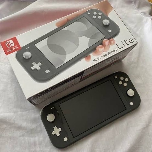 Nintendo  スウィッチライト