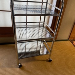 三段ワゴン　軽量で便利の画像