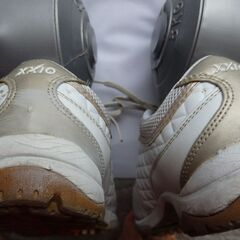 ゴルフシューズ（レディース用）23.5cm 白 XXIOの画像