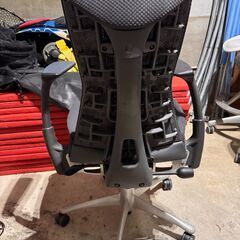 灰色のハーマンミラーエンボディ Herman Miller Embody Chairの画像