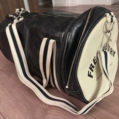 Fred Perry ブラック クラシック バレルバッグ