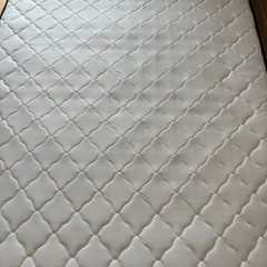 コイルマットレス付属ダブルベッドフレーム　二口コンセント、照明付きの画像