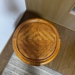 ラタン　藤　丸椅子の画像