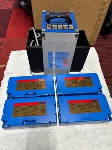 ペンギンワックス充電器とバッテリー