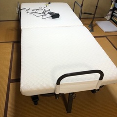 【介護ベッド】無料！電動で背もたれが動きます。取りに来てくれる方...