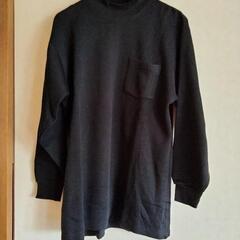やや厚手のハイネックシャツ