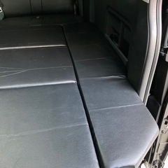 ハイエースワゴン　ベッドキット　黒レザー　分割可の画像